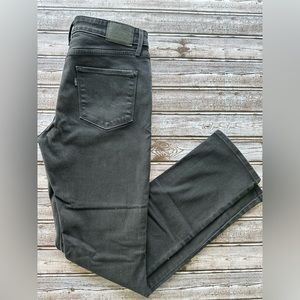 Levi’s Mid Rise Skinny Jean - Black (Size 10)